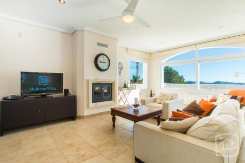 Abahana Villa Lou