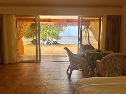 Hotel Coco Grove Beach Resort, Siquijor Island