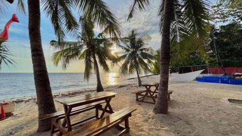 Hotel Coco Grove Beach Resort, Siquijor Island