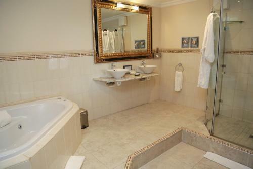 Misty Waves Boutique Hotel