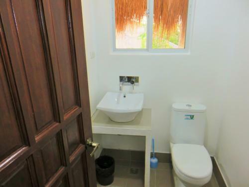 Hotel Kav's Beach Resort