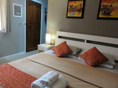 Hotel Kav's Beach Resort