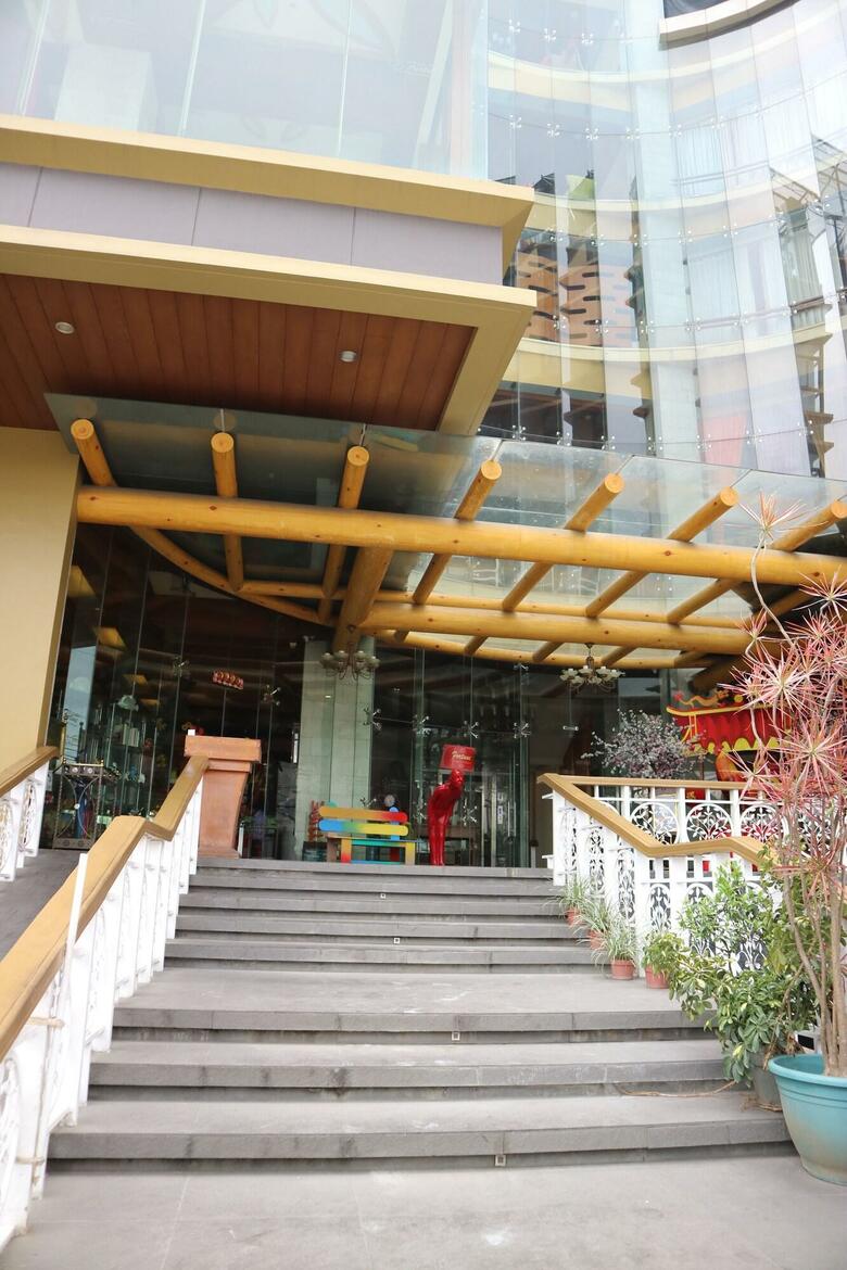 Paragon Hotel And Suites