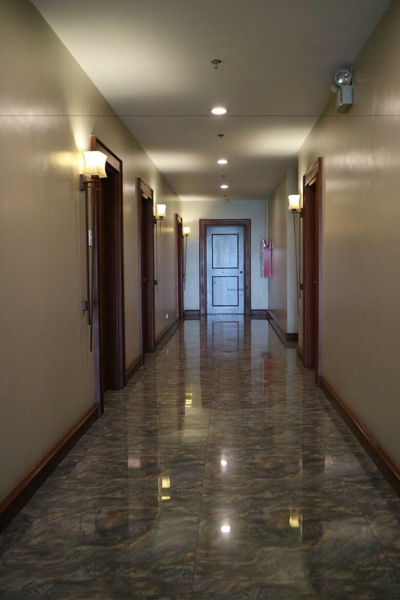 Paragon Hotel And Suites