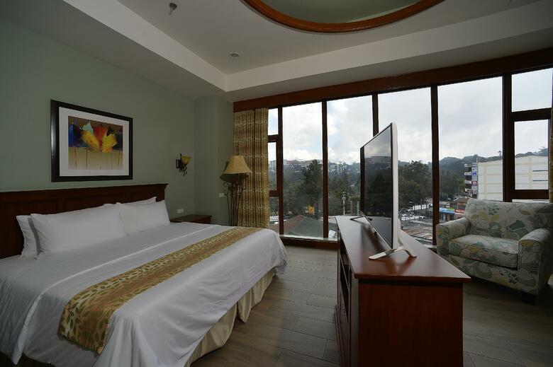 Paragon Hotel And Suites