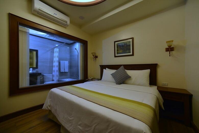 Paragon Hotel And Suites