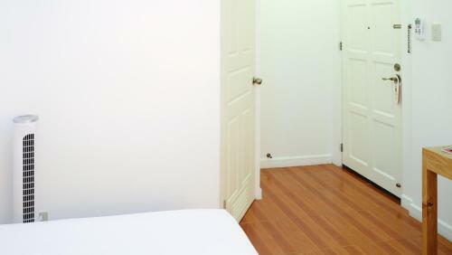 Hotel Zen Rooms Makati Riverside