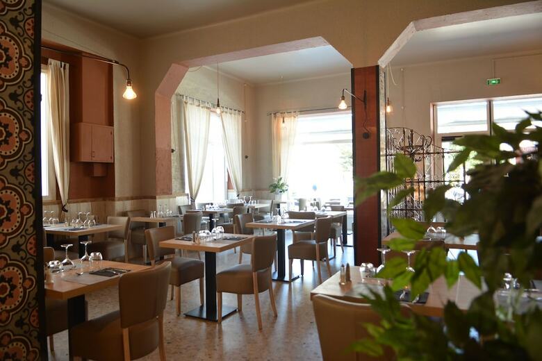 Hotel H�tel Le Grillon