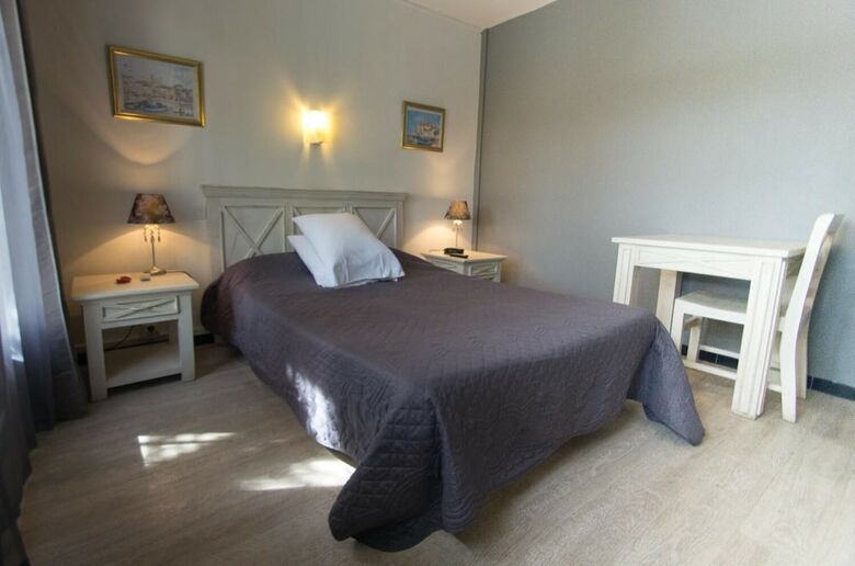 Hotel H�tel Le Grillon