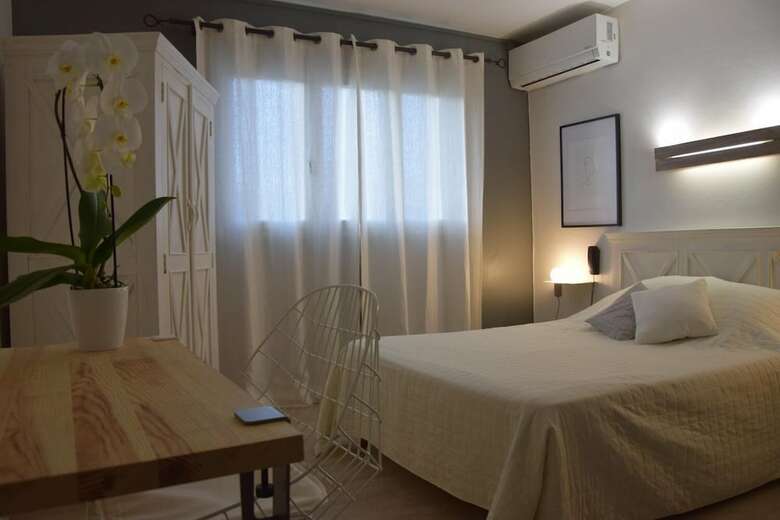 Hotel H�tel Le Grillon