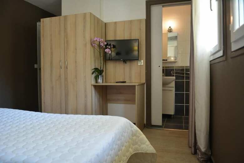 Hotel H�tel Le Grillon