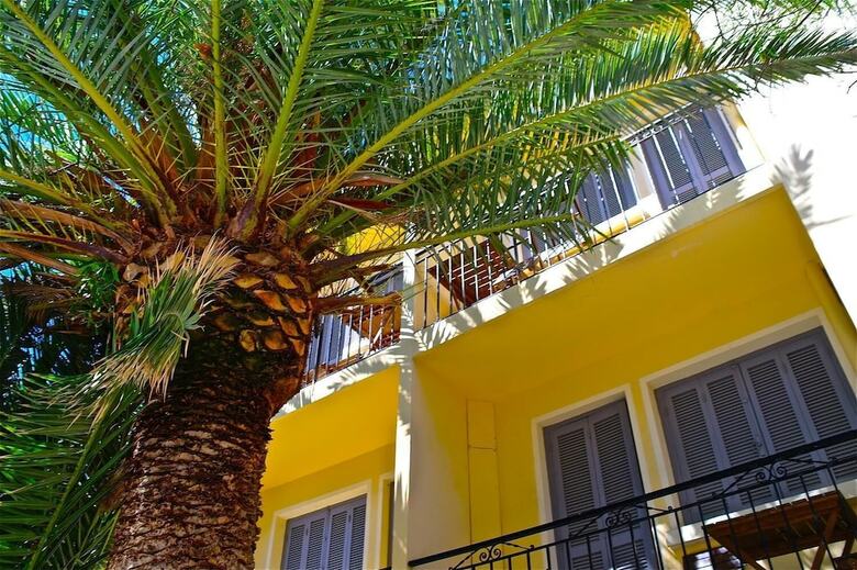 Hotel H�tel Le Grillon