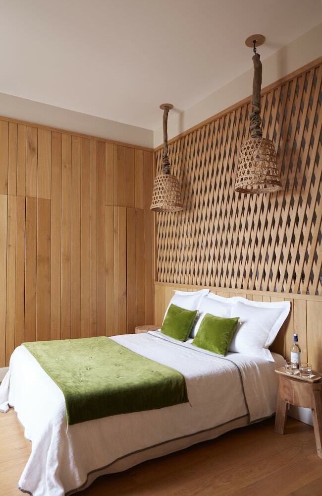 Hostal La Course