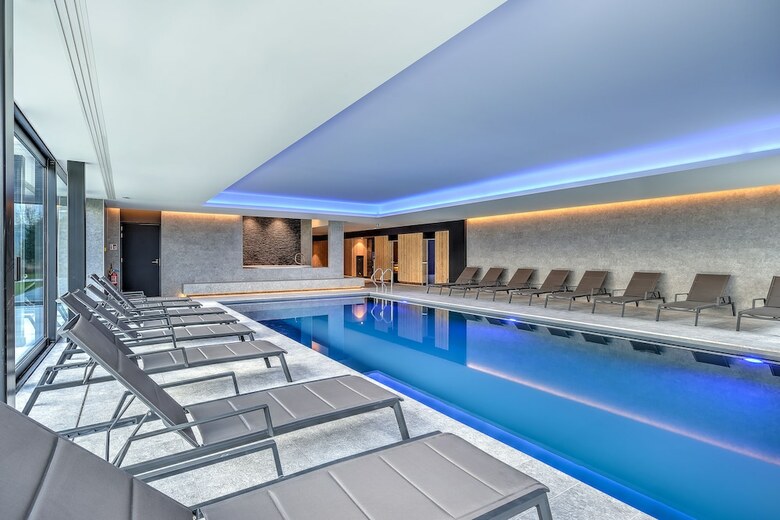 R Hotel Experiences