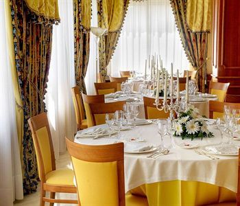 Carlton Hotel