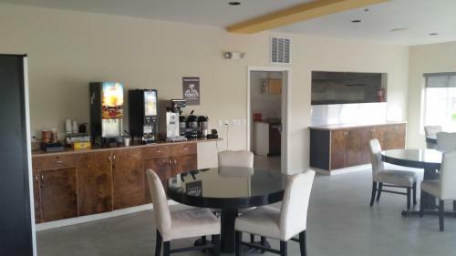 Posada Orca Inn Suites