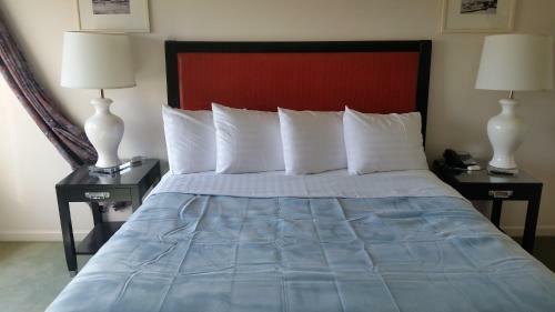 Posada Orca Inn Suites