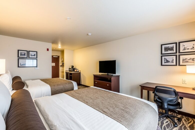 Cobblestone Hotel & Suites - Chippewa Falls