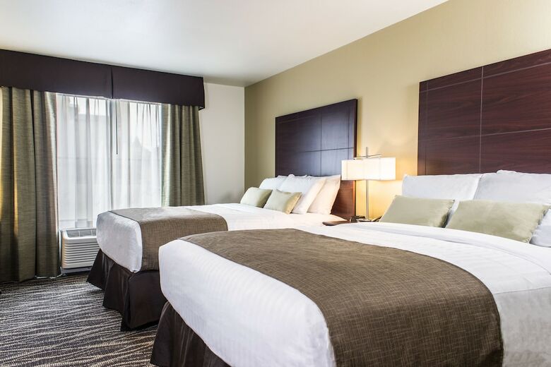 Cobblestone Hotel & Suites - Chippewa Falls