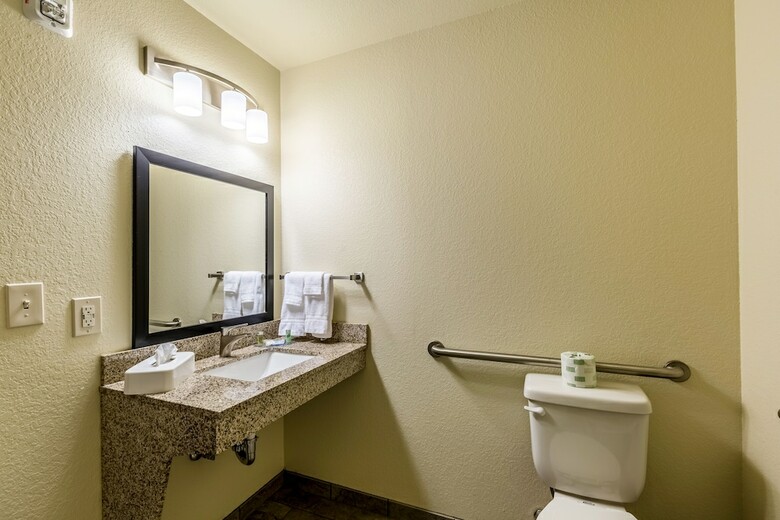 Cobblestone Hotel & Suites - Chippewa Falls