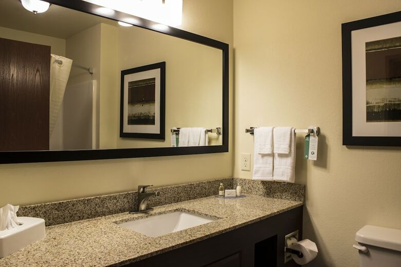 Cobblestone Hotel & Suites - Chippewa Falls
