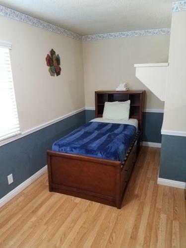 Travelers Bed & Breakfast Hostel