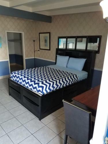 Travelers Bed & Breakfast Hostel
