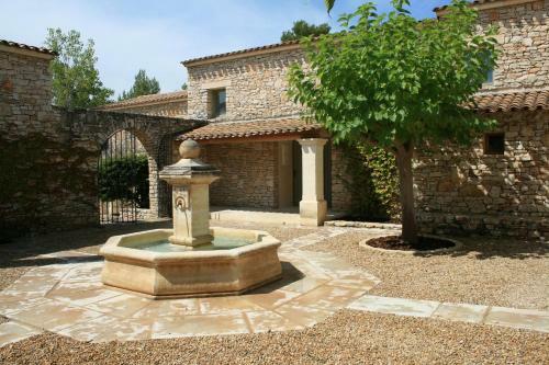 Aparthotel La Bastide Des Ch�nes