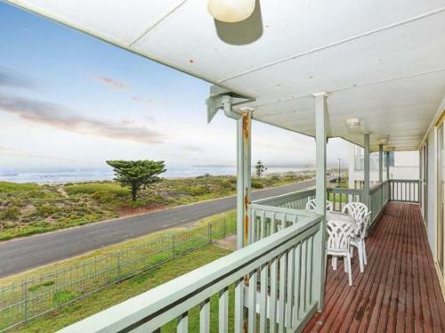 Tahren Beachfront Lodge