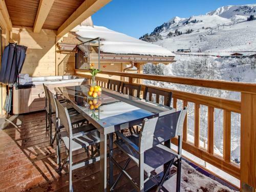 Chalet Macaron - Ovo Network