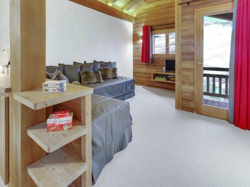Chalet Macaron - Ovo Network