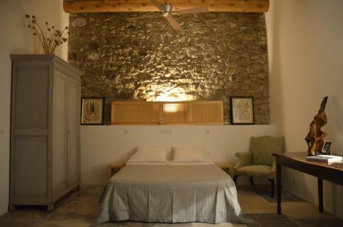 Hostal The Rhone Retreat