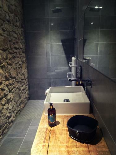 Hostal The Rhone Retreat