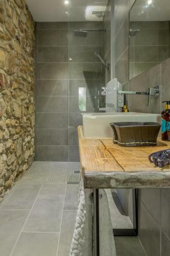 Hostal The Rhone Retreat