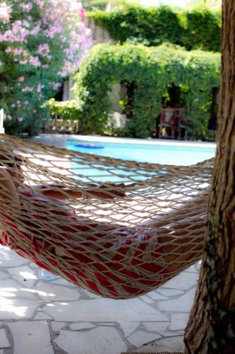 Hostal The Rhone Retreat