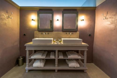 Hotel La Bastide Du Clos Des Roses - Chc