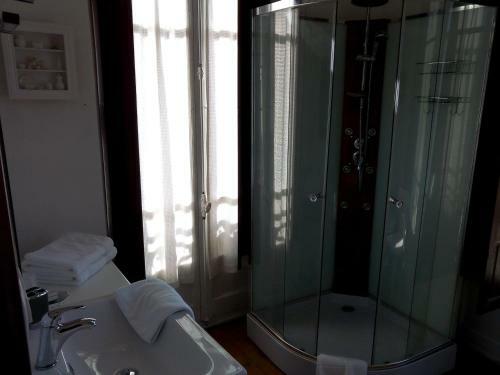 Hotel H�tel Castel De La Pique