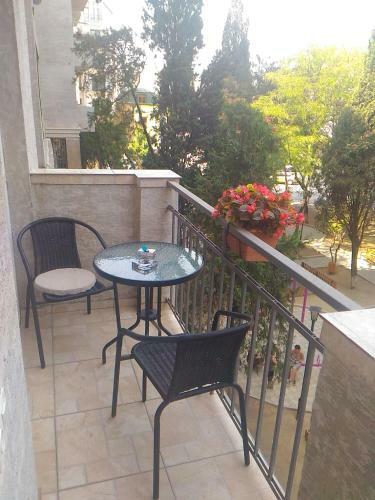 Apartment On Iunkerta Street