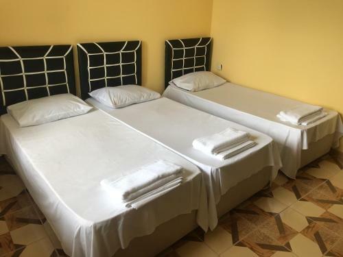 Hostal Guest House White House
