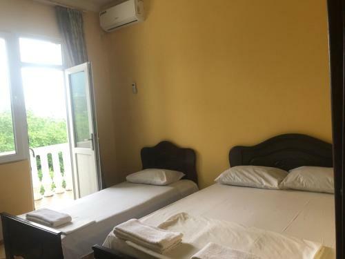Hostal Guest House White House