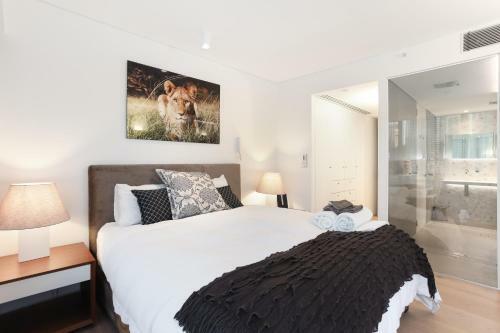 3 Bedroom Darling Harbour Apartment