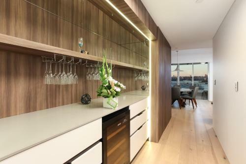 3 Bedroom Darling Harbour Apartment