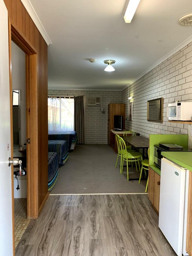 Kingswood Motel