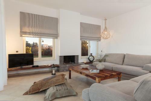 Belvedere Beachfront Villa