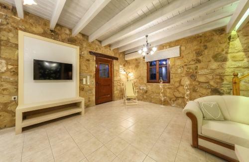 Artemis Luxury Villa