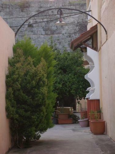 Hostal Georgia Old Town Apartments