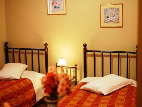 Hostal Pefkakia Park
