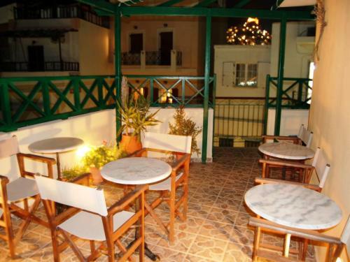 Hostal Pefkakia Park