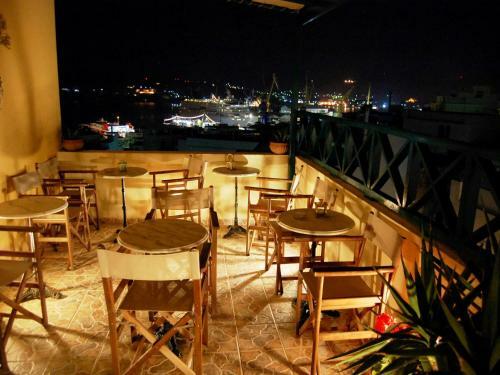 Hostal Pefkakia Park