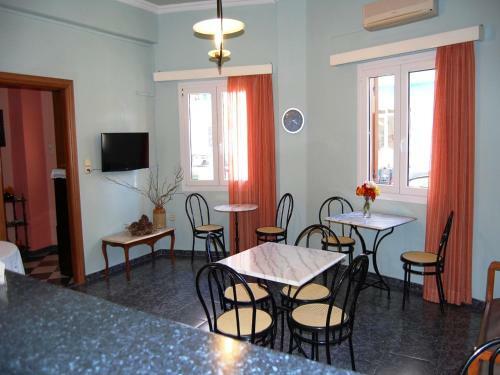Hostal Pefkakia Park